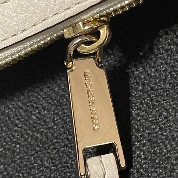 Michael Kors Purse,Snake Skin Patterns - Picture 4 of 7